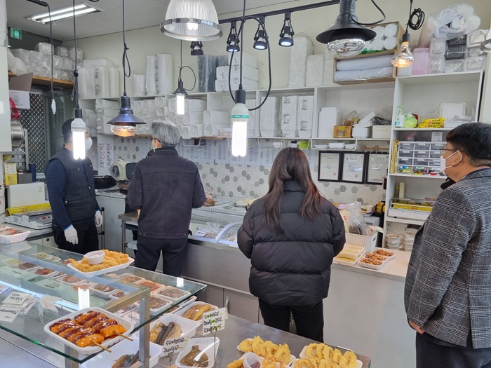 홍성군 특사경, 여름 휴가철 대비 피서·관광지 주변 음식점 합동단속
